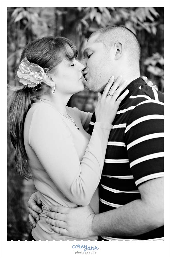 engagement picture kissing louisville ohio