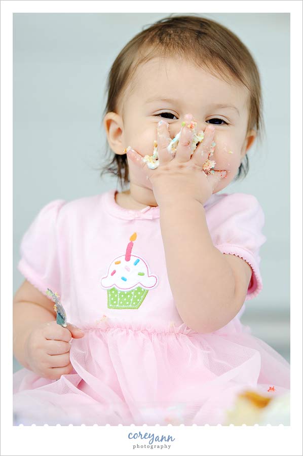 Miss Margaux | 1 Year 1 year old eating cake in ohio