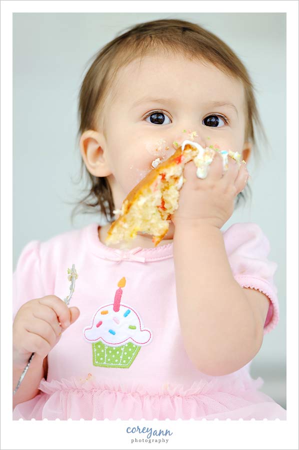 Miss Margaux | 1 Year cake smash portrait