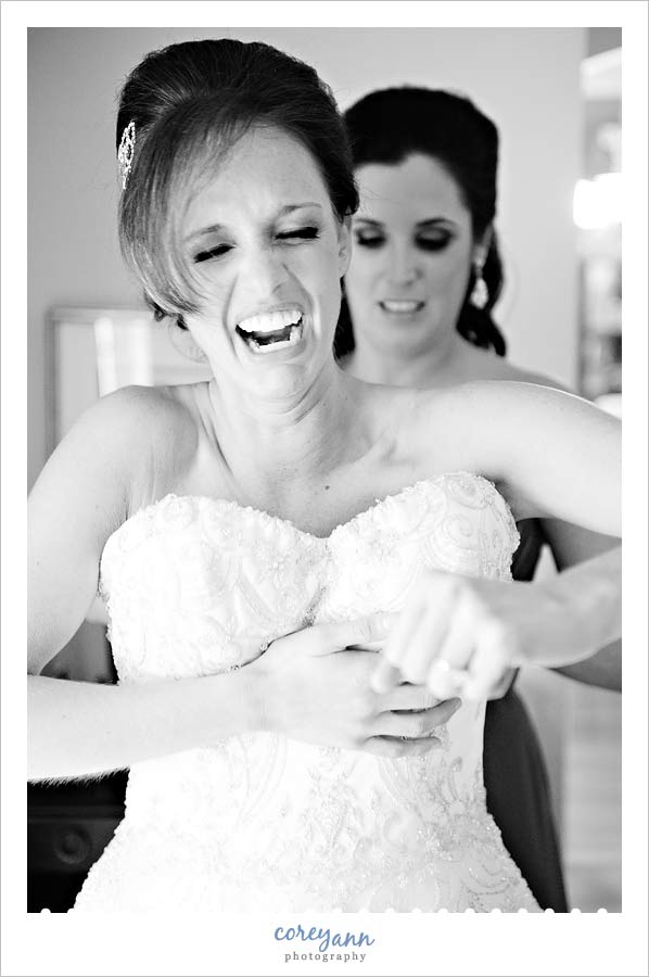 bride getting ready for wedding in avon ohio