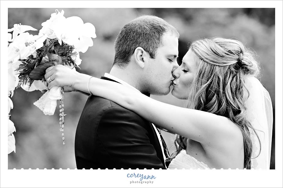 bride and groom at buhl park at avalon lakes country club in sharon pa