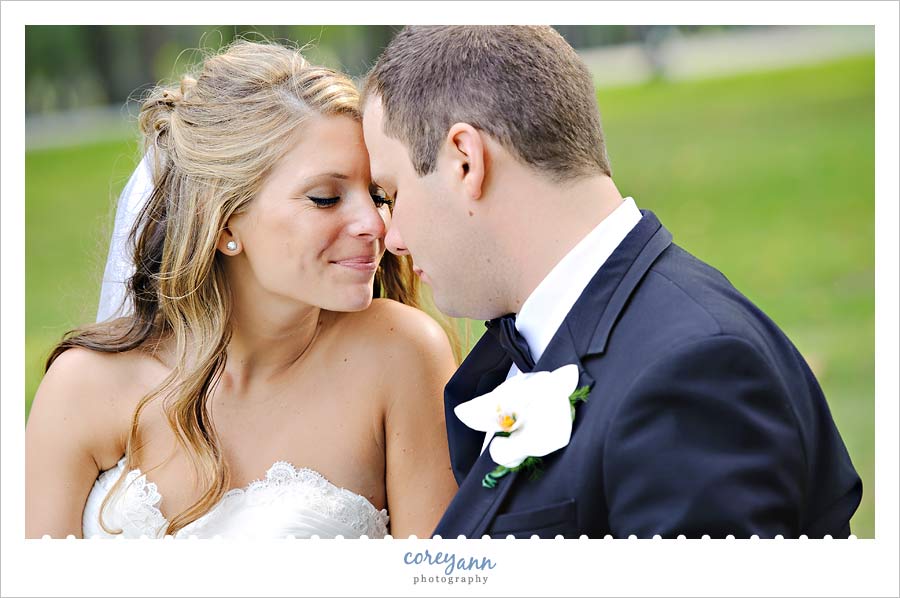 bride and groom at buhl park at avalon lakes country club