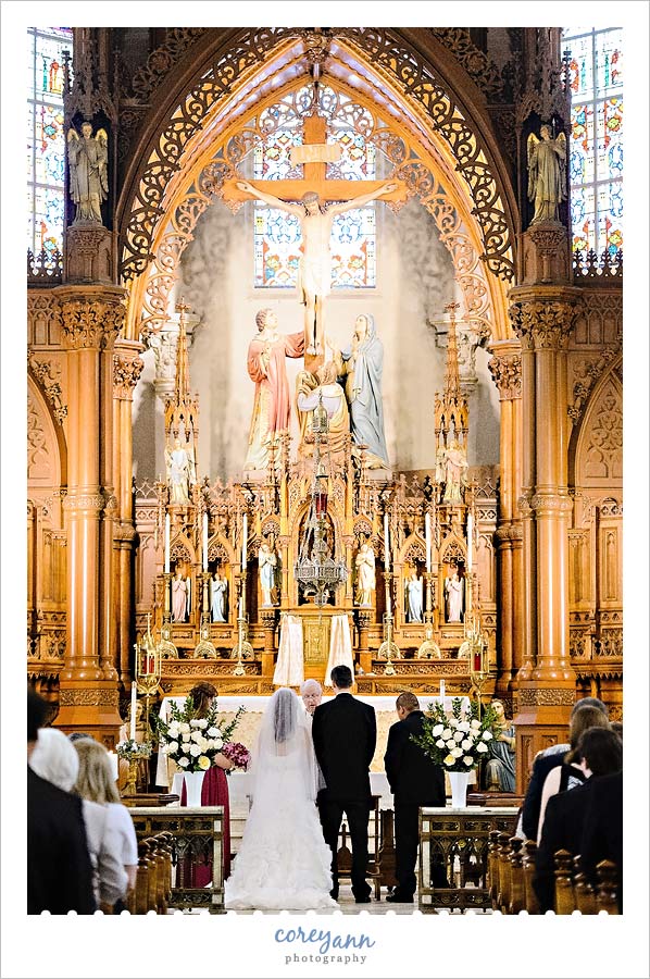wedding ceremony at st stephen roman catholic church in cleveland ohio