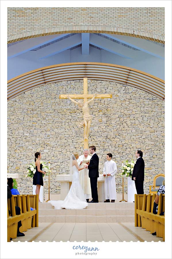wedding ceremony at st anslem in chesterland ohio