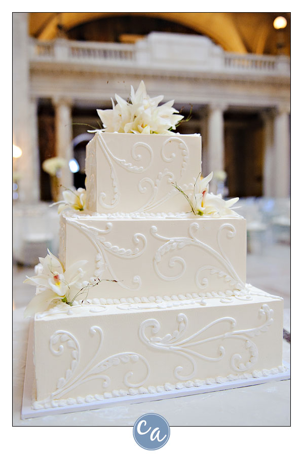ivory and white wedding cake at the old courthouse