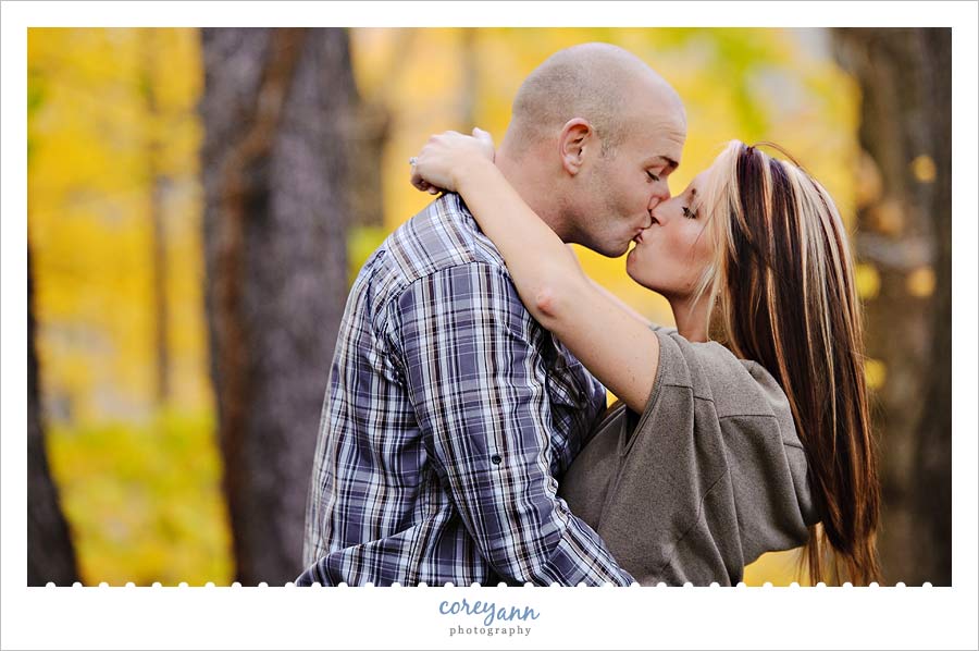 autumn engagement session in northeast ohio