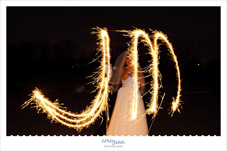 bride and groom lightpainting with sparklers