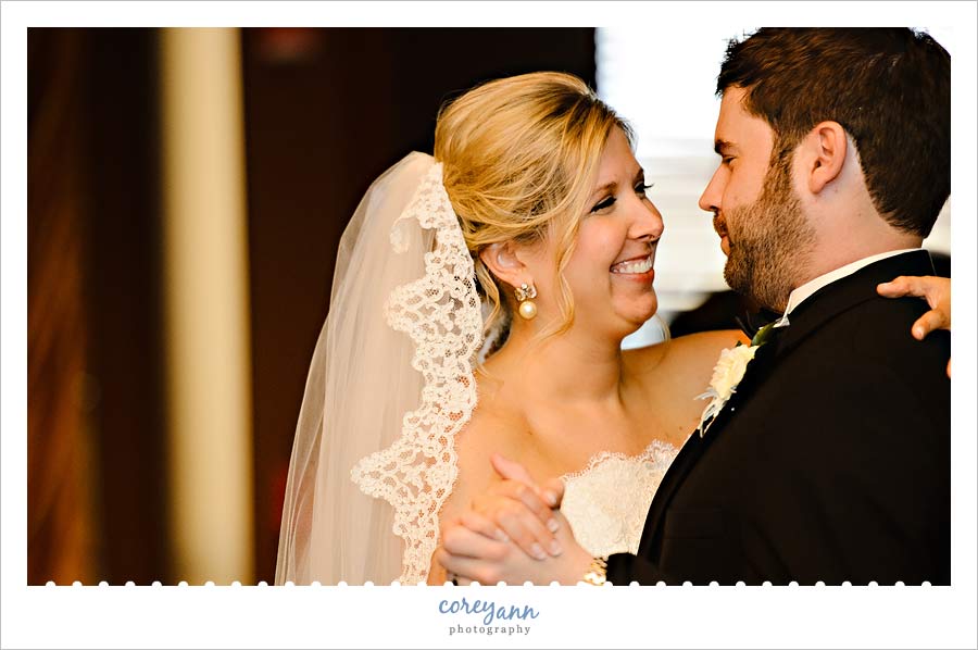 bride and groom first dance at avalon lakes country club 