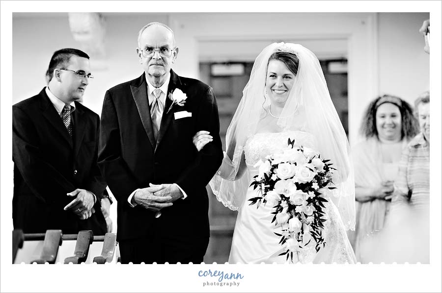 father walking his bride down the aisle in bloomfield ct